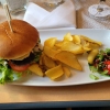 Lodge Burger - Bio Rinder Patty vom Hof Thams mit Pellwormer Käse und Kartoffel-Dippers