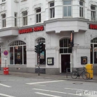 Foto zu Burger King: Burger King von vorne, andere Straßenseite!