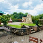 Foto zu Hotel Restaurant Auerhahn: Biergarten mit Sicht auf unsere Oase