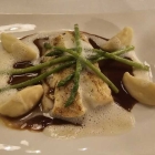 Foto zu Restaurant Im Gütchen: 6.12.24: Skreifilet, Nussbutter-Selleriepüree, gegrillter grüner Spargel