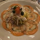 Foto zu Restaurant Im Gütchen: 6.12.24: Eismeer-Lachs-Carpaccio, Reisnudel-Gemüsesalat, Frisee, Forellenkaviar
