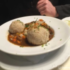 Foto zu Augustiner Stammhaus | Restaurant & Bierhalle: Braumeistergulasch