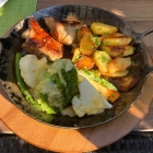 Foto zu Neue Welt: Neue Welt Pfanne - Medaillons vom Schweinefilet, Bratenjus, buntes Gemüse und Bratkartoffeln