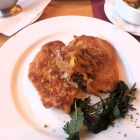 Foto zu Landhaus Schönebeck: Zwiebelschnitzel mit geschmorten Zwiebeln - Fleisch okay, Zwiebeln blässlich - hatten wir hier schonmal besser