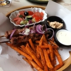 Foto zu Pizzeria Kreta: Souvlaki vom Schweinenacken - immer wieder gut - die Süßkartoffelfritten nicht wirklich knusprig