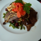 Foto zu Restaurant im Hotel zur Treene: Gebratene Rinderleber mit Spargel auf Kartoffelpüree mit Kirschbalsamicosauce