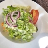 Frischer und gut angemachter Beilagensalat