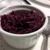 Rotes Kraut à part serviert