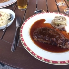Foto zu Reber`s Pflug: Schwäbischer Zwiebelrostbraten vom knochengereiften Rinderrücken mit Spätzle, Maultäschle und Sauerkraut - Fleisch und Jus sehr gut - Sauerkraut und Schmelze auf den Spätzle leider sehr salzig