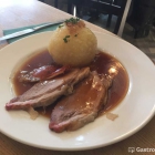 Foto zu 's Truderinger Wirtshaus: Schweinebraten mit knödel