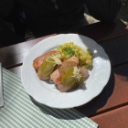 Foto zu Gaststätte Daniel: Angebräunte Regensburger , Kren , süßer Senft , Kartoffel - Gurkensalt , Essiggurken 2026 12,90 €