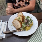 Foto zu Gaststätte Daniel: Schwartelbraten mit Dunkelbiersoße  und Kartoffelsalat und Schmandgurken 2026 17,90 €