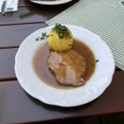 Foto zu Gaststätte Daniel: kleiner Schweinebraten  vom Nacken mit  Kartoffelknödel Dunkelbiersoße  2026 13,90 €