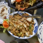 Foto zu Chinarestaurant Peking: Schweine und Hünerfleisch mit Gemüse  und Glasnudeln 2025 15,50 €