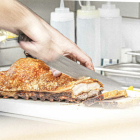 Foto zu Klosterwirt Polling - Restaurant, Hotel & Biergarten: Schweinebraten mit Kruste