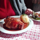 Foto zu Prösslbräu Adlersberg: Schweinshaxen