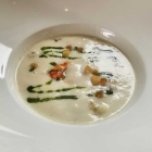 Foto zu Restaurant Kupferkanne: 07.07.25: Blumenkohlcremesuppe, Petersilienöl, Garnele - € 12,00