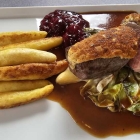 Foto zu Restaurant Kupferkanne: 07.07.25: Hirschrücken mit Walnusskruste, Spitzkohl, Schupfnudeln, Kirsch-Pfeffermarmelade - € 38,00