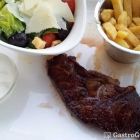 Foto zu Melange: Roast Beef mit Salat und Pommes! Super super lecker!