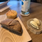 Foto zu Hotel & Restaurant Alte Schule Fürstenhagen: 14.9.25 Gang 1 Brot und Butter