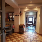 Foto zu Duftbräu: Blick von der Rezeption zum Restaurant