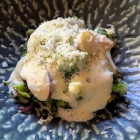 Foto zu Gehrlein's Hardtwald: Gerösteter Brokkoli unter Zitronenhollandaise mit gesalzener Pflaume und Macadamia