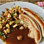 Foto zu Wirtshaus Alt Coblenz: Bratwürste mit Sauerkraut