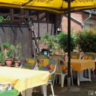 Foto zu Am Ruckshof: Unser Biergarten mit seinen Blumen.