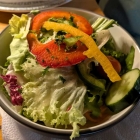 Foto zu Gasthaus Hofgut Maxau: Beilagensalat zu den Käsespätzle