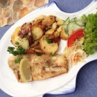 Foto zu Fischstübchen: Zanderfilet gebraten, mit Bratkartoffeln und Salatbeilage