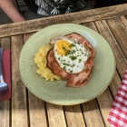 Foto zu Restaurant Pillhofer: Gebratener Leberkäse mit Spiegelein und hausgemachten lauwarmen Kartoffelsalat 2026 15,90 €