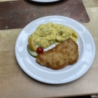 Foto zu Brauhaus 1516: Kleines Schweineschitzel mit Kartoffelsalat 2026n 11;10 €
