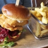Backfischburger mit Pommes
