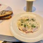 Foto zu Restaurant & Deli der Bullerei by Tim Mälzer: Steirisches Vitello: Kalbstafelspitz, Meerrettichsauce.