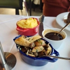 Foto zu The Grill Upper River: Gebratene Pilze mit Schalotten und Kräuter