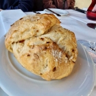 Foto zu The Grill Upper River: Heißes Zwiebelbrot