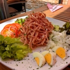Foto zu Wirtshaus Rose: Wurstsalat mit allem Zipp und Zapp
