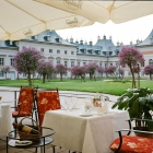 Foto zu Restaurant im Schloss Hotel Dresden-Pillnitz: Schlossterrasse