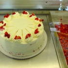 Foto zu Gartencafé Himbeerhof Steinwehr: Erdbeer-Sahnetorte. Der Hit ... ;-)