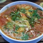 Foto zu Restaurant Lac Viet: Vietnamesische Nudelsuppe mit frischem Gemüse und Pangasiusfilet