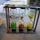 Foto zu Frau Behrens Torten: Teeuhr.