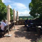 Foto zu Altenbaumburg: Altenbaumburg - Biergarten