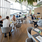 Foto zu Bavarie · BMW Welt: Im Restaurant Bavarie im 1. OG der BMW Welt  treffen französische Brasserie und feine bayerische Produktregionalität aufeinander. International gelebte und zeitgemässe, beliebte Speisen aus nachhaltig produzierten, regionalen Zutaten.