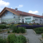 Foto zu Mohrenköpfle Gastronomie im Regionalmarkt Hohelohe: Vom Kräutergarten aus gesehn