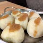 Foto zu Waldgasthof Bienwaldmühle: Hausgemachte Kartoffelknödel mit Butterbrösel