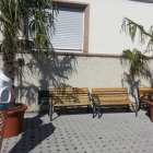 Foto zu Hardt Cafe: Sitzplätze für den Straßenverkauf