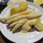 Foto zu Zur Brücke: Renkenfilet / Spargel / Salzkartoffeln / Hollandaise