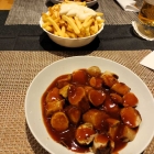 Foto zu Dallas Grill: Doppelte Currywurst - gute Qualität von der Landmetzgerei Lattner