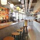 Foto zu Laube Liebe Hoffnung: Bar und Esszimmer