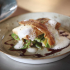 Foto zu Laube Liebe Hoffnung: Wallerfilet mit Zitrone und Liebstöckel im Strudelteig